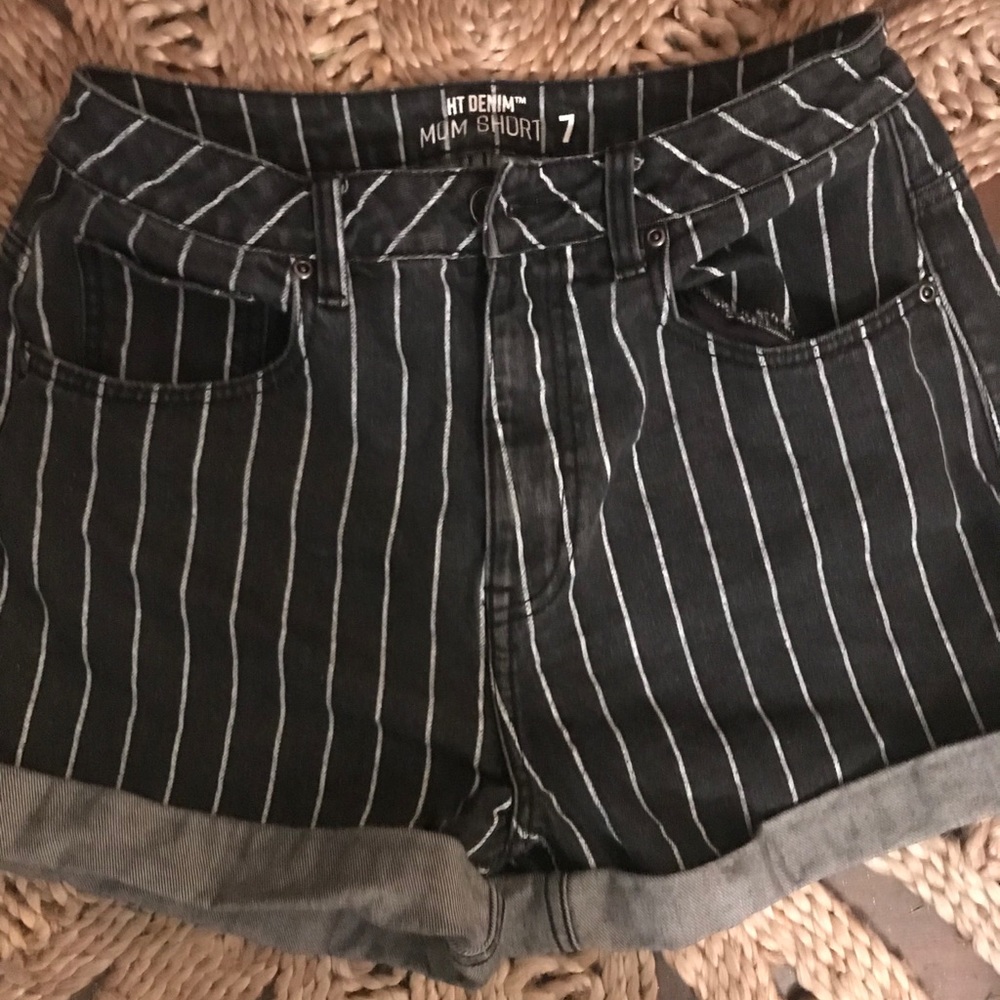 HT Denim Hot Topic Mom Short, size 7,